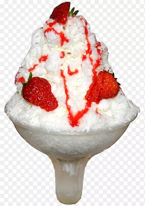 草莓冰淇淋圣代冷冻酸奶草莓牛奶浸泡在冰中