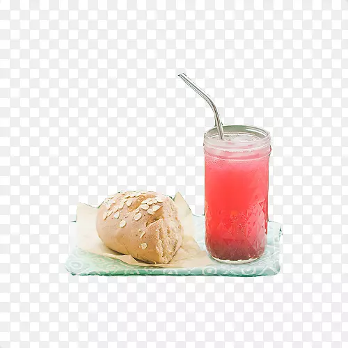 草莓汁毛巾面包和杨梅汁