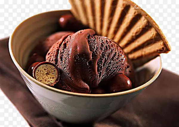 巧克力冰淇淋圆锥形巧克力雪球