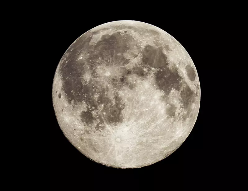 地球超级月亮月食满月