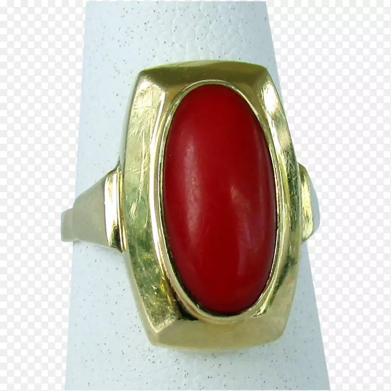 戒指大小的宝石红色珊瑚金戒指