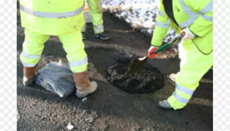 沥青混凝土创新材料开发与试验：坑道修补沥青混凝土施工-水泥路面