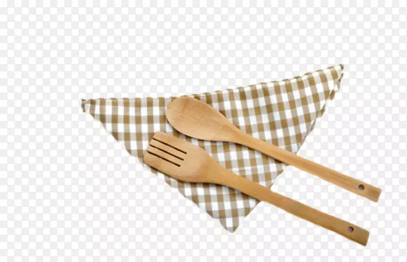 格子餐布上的勺子和叉子