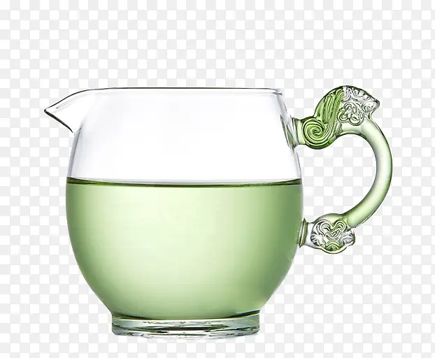精致玻璃杯里的茶水