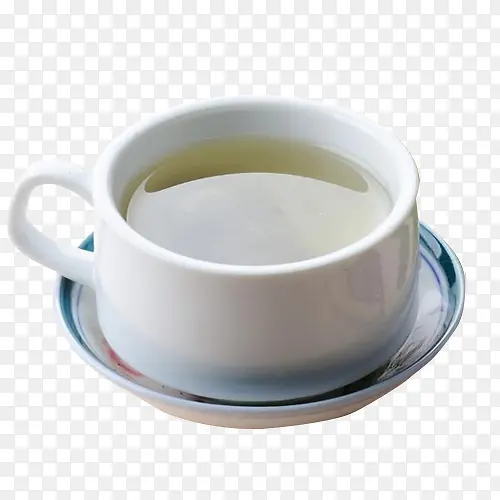 白色茶杯里泡好的茶