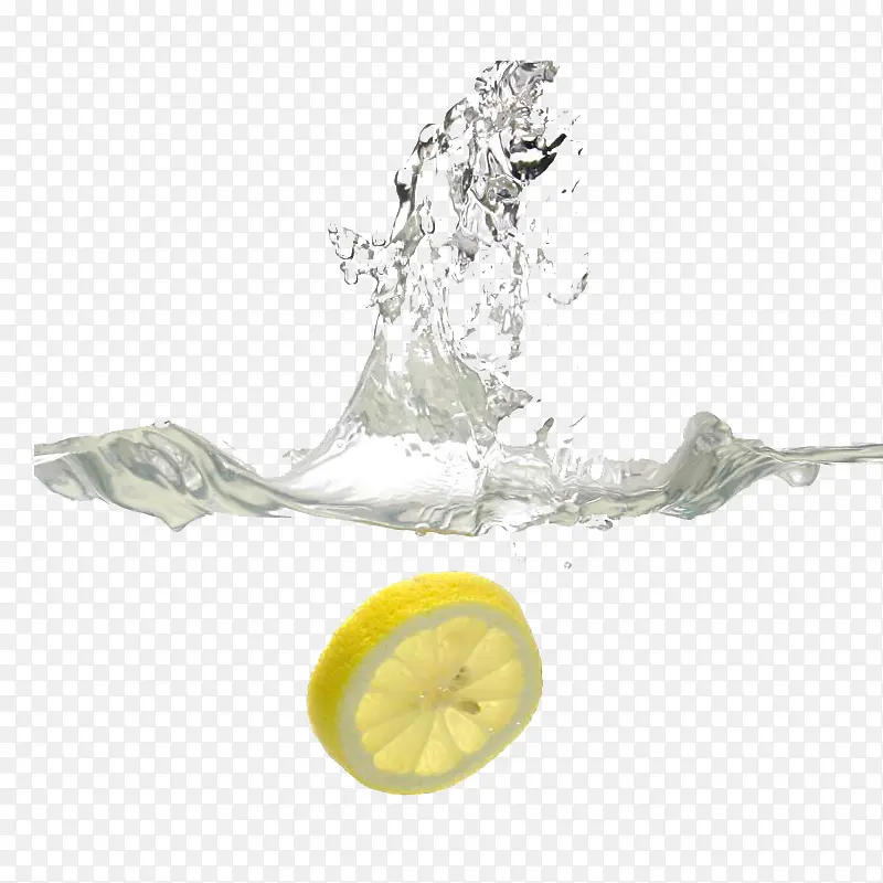 掉入水里的柠檬