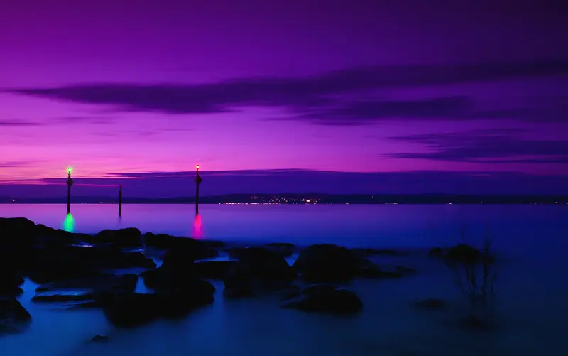 紫色天空海边夜景