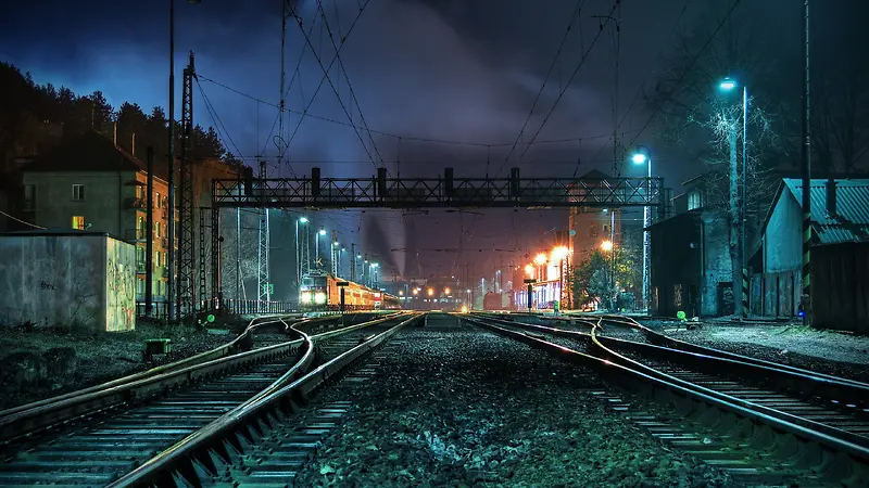 夜色下的小火车站