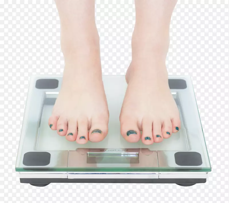 全面减肥医疗饮食体育锻炼胖女人站在浴室秤上