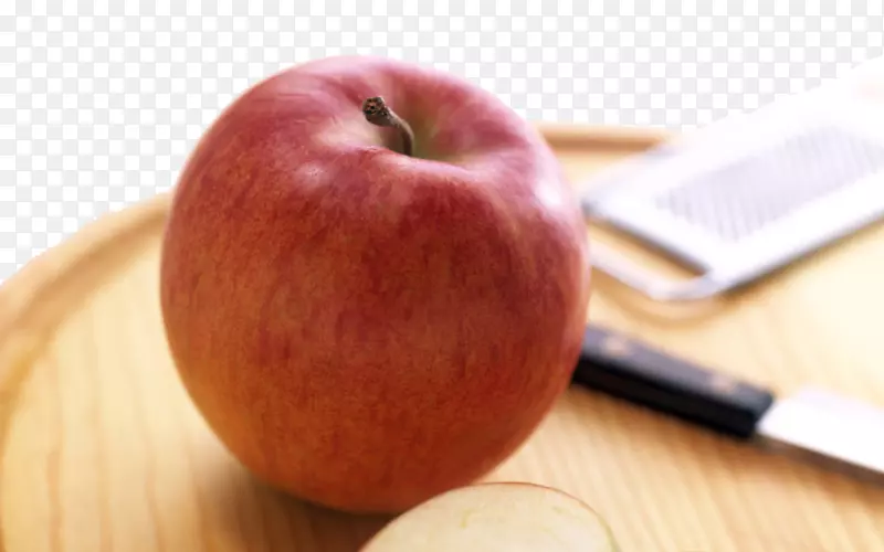 苹果还活着画墙纸-桌上的苹果
