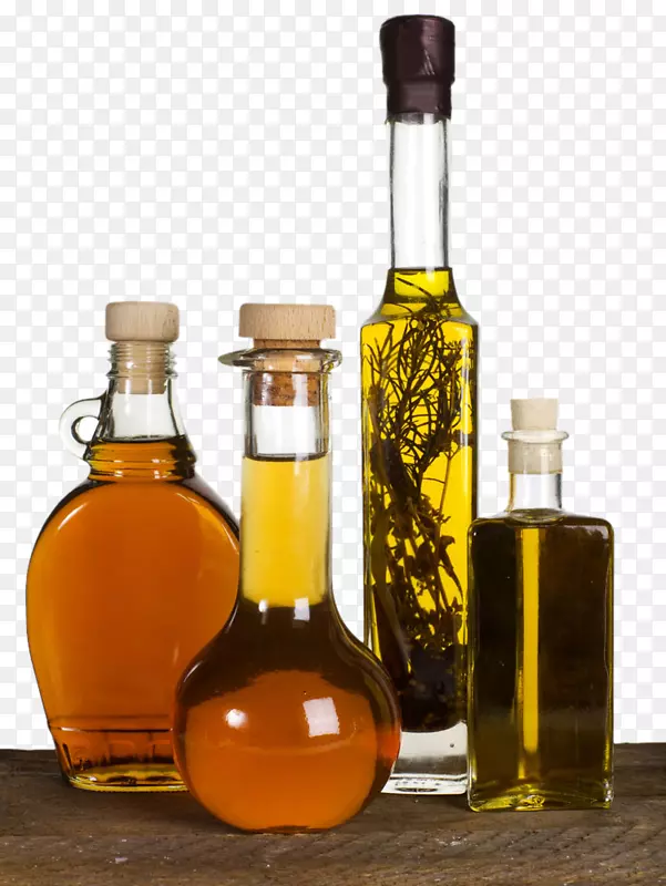 植物油、燃料油、食用油、橄榄油.木上的橄榄油瓶