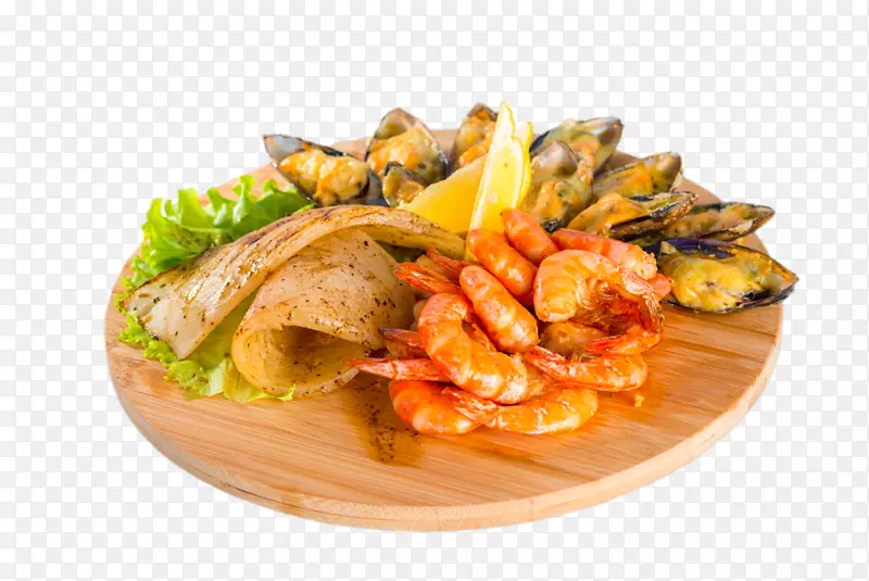 蛤蜊寿司煮虾-在切板上煮虾