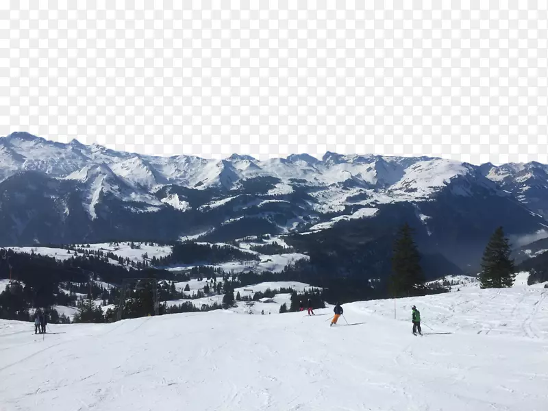 阿尔卑斯山冬季高山滑雪雪山在滑雪胜地的脚下。