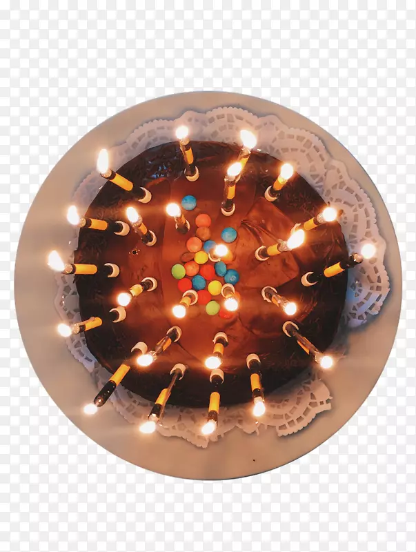蛋糕奶油蜡烛-里面装满了蜡烛蛋糕