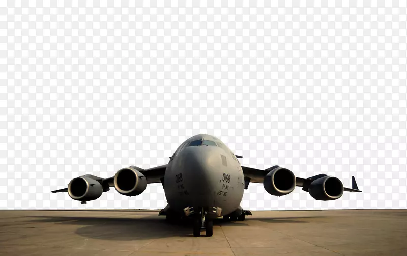 波音c-17环球航空公司第三架飞机，拉瓦尔品第空军基地-民用飞机从跑道起飞