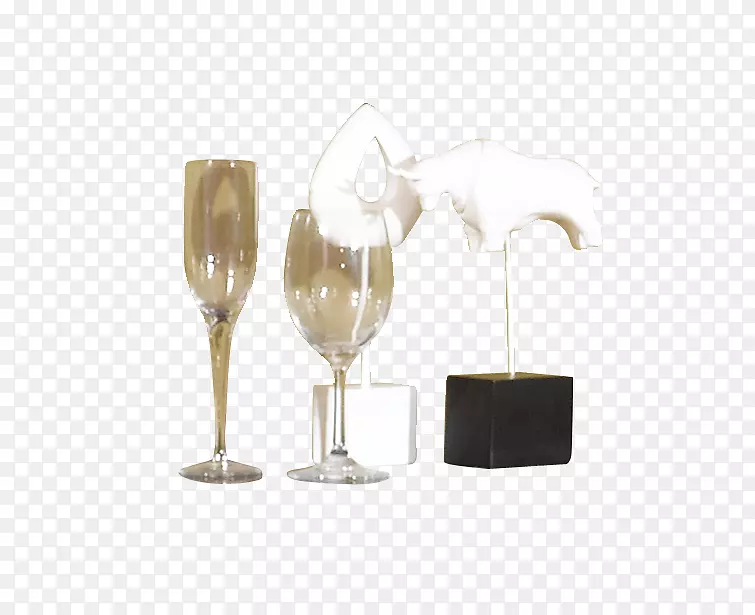 酒杯雕塑设计师-精致的玻璃和雕塑
