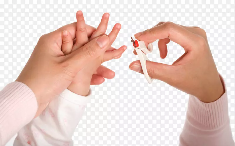 指甲剪婴儿脚趾甲妈妈和孩子温暖的手