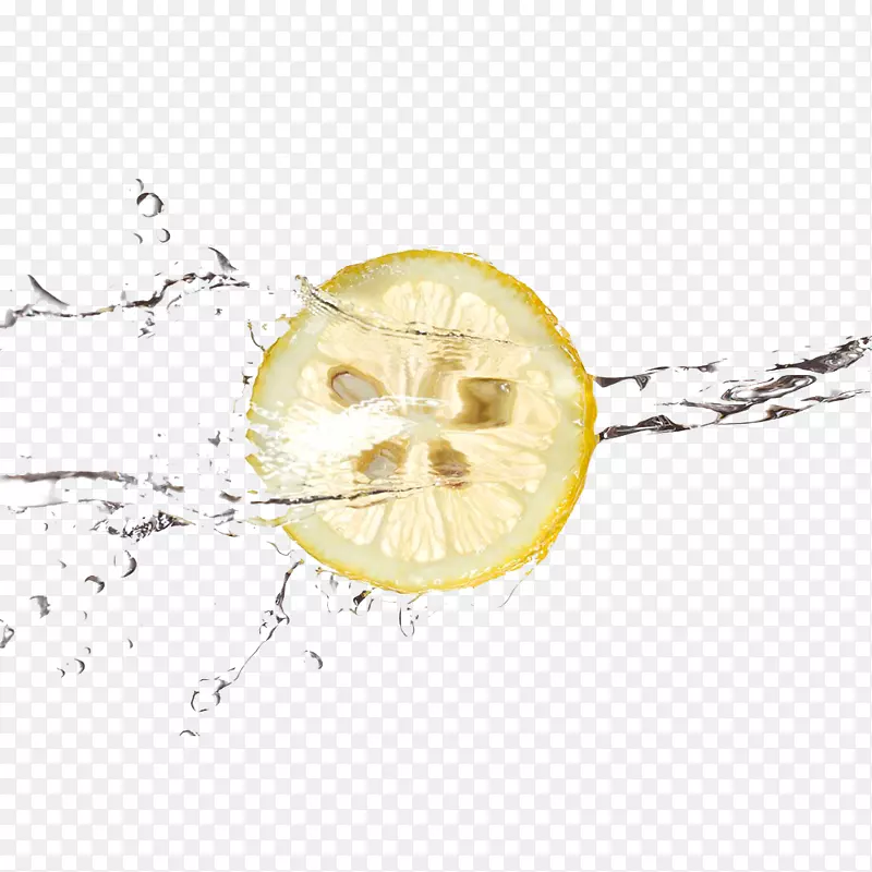 柠檬水里奥格里斯-柠檬漂浮在水中