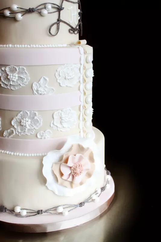 结婚蛋糕，糖霜和糖衣蛋糕-婚礼蛋糕