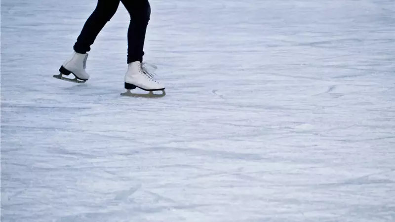 恩格曼昆斯泰斯班&恩格曼足球冰鞋滑冰冰场溜冰场冰上溜冰鞋