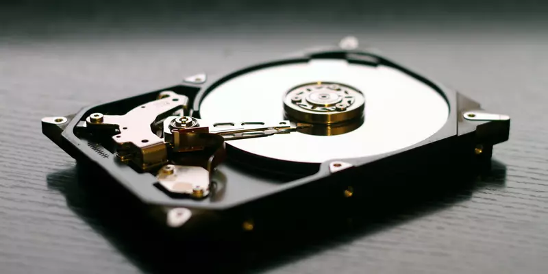 硬盘驱动器数据恢复固态驱动器磁盘存储数据擦除硬盘