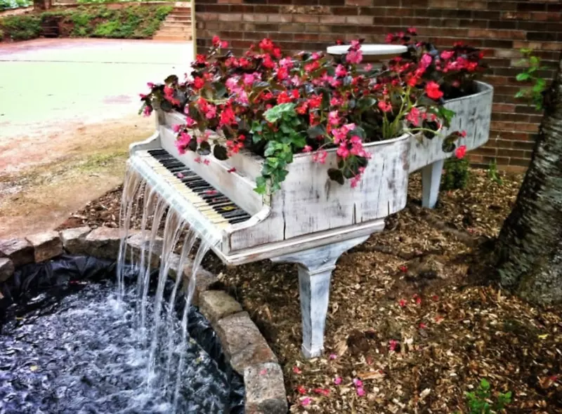 钢琴饮水机水特色花园-露台