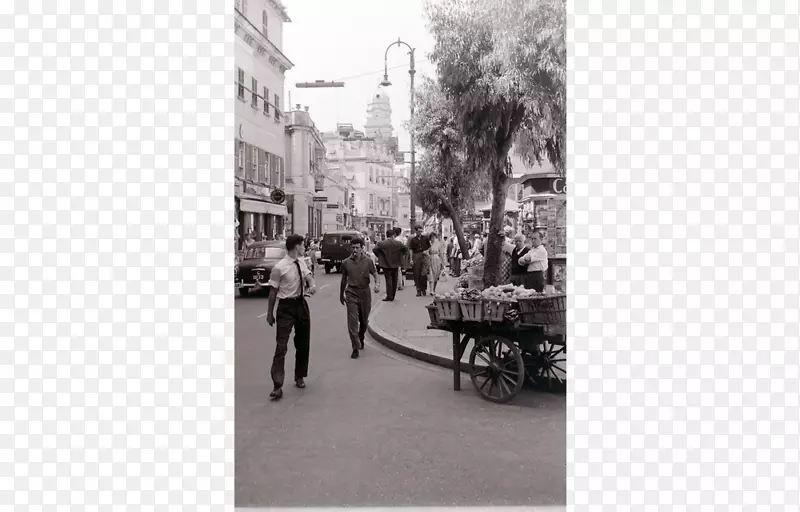 60年代交通方式单色摄影行人-60年代
