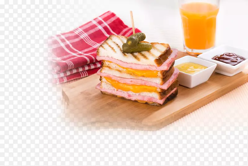 火腿奶酪三明治腌制黄瓜早餐-大块面包