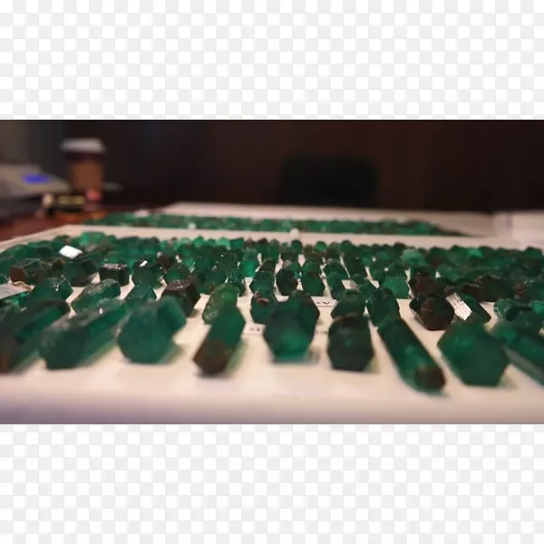 潘杰希尔山谷翡翠开采宝石绿宝石