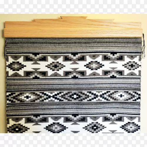 衣架条纹地毯木墙地毯