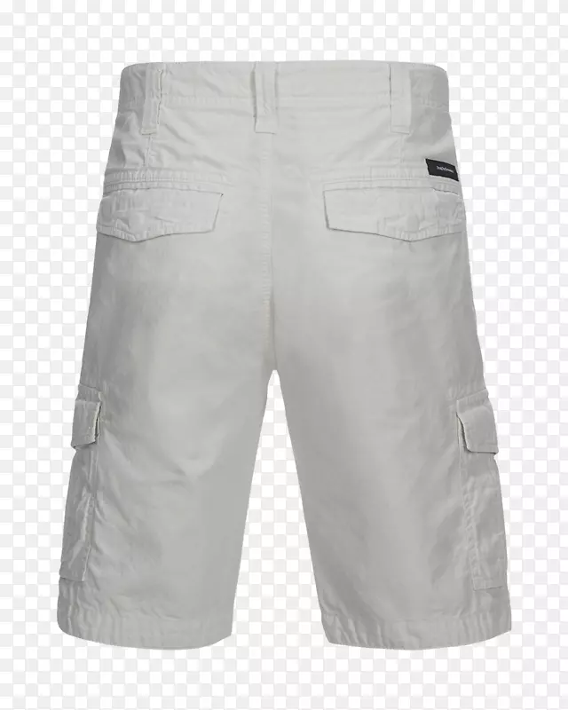白色百慕达短裤
