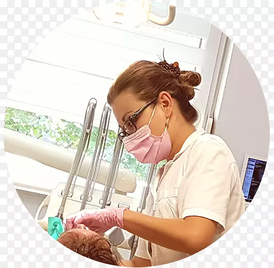 牙科中心Mostarac牙科治疗牙科医生