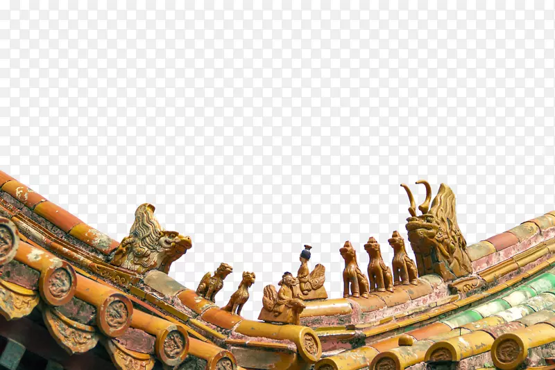中国传统金色琉璃瓦雕刻屋檐