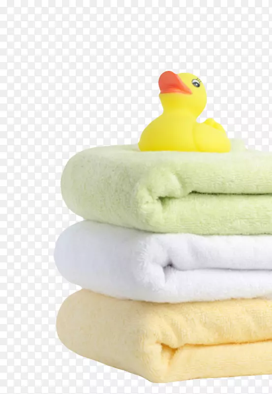 黄色绝缘体层叠的毛巾上的橡胶鸭