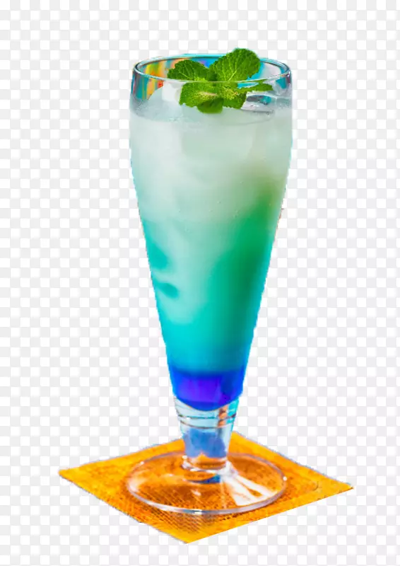 玻璃杯装蓝柑鸡尾酒