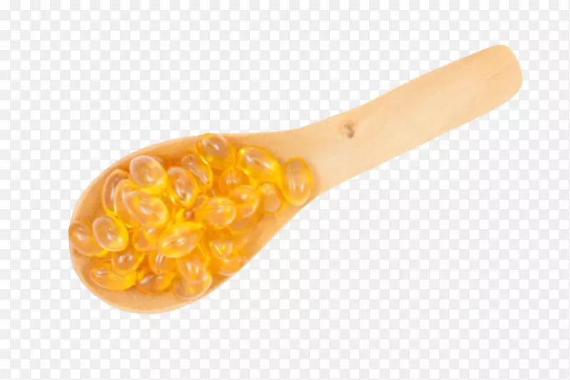 木勺子装满了黄色鱼肝油实物