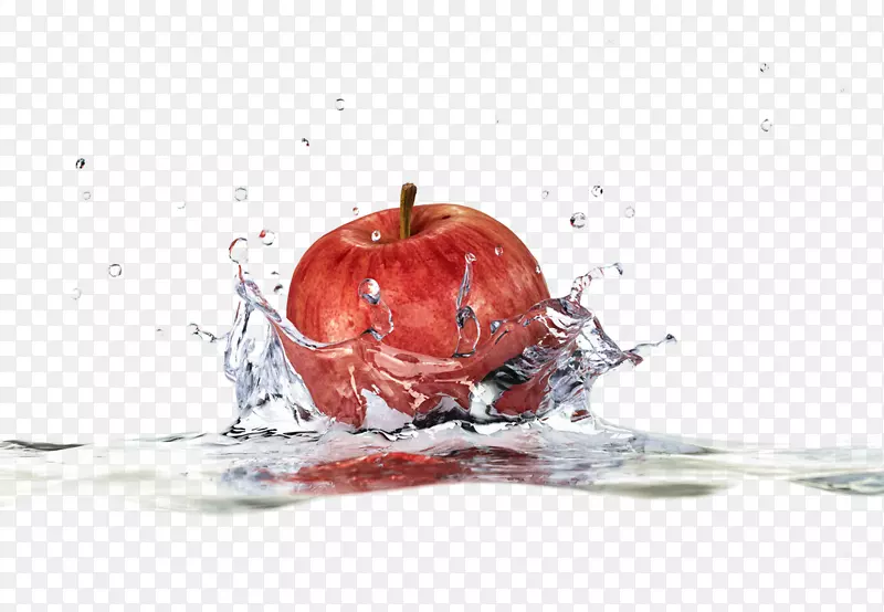 水中的苹果