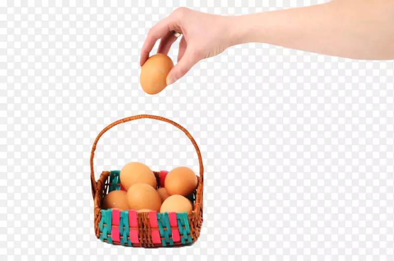 彩色轻便盛满鸡蛋的篮子编织物实