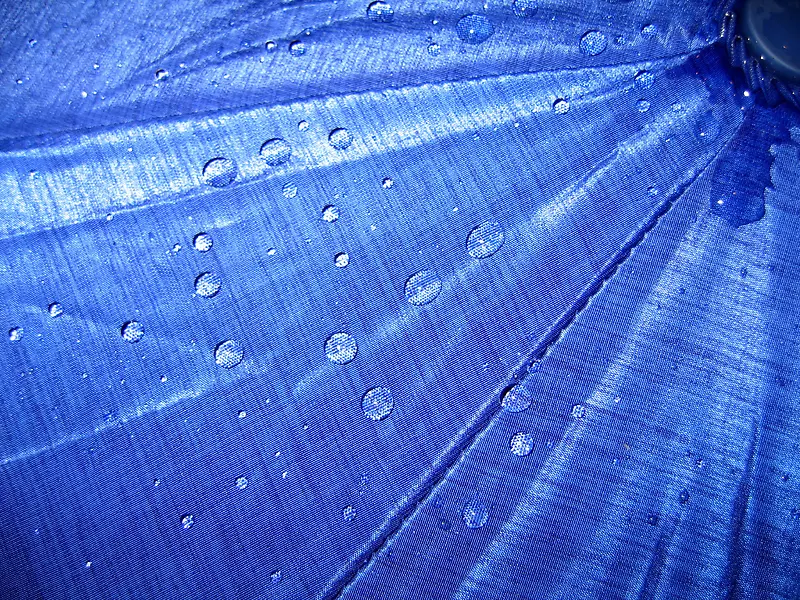 雨伞上的水珠背景高清