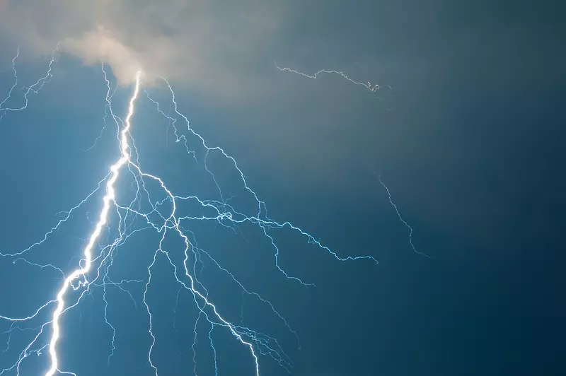 雷电天气