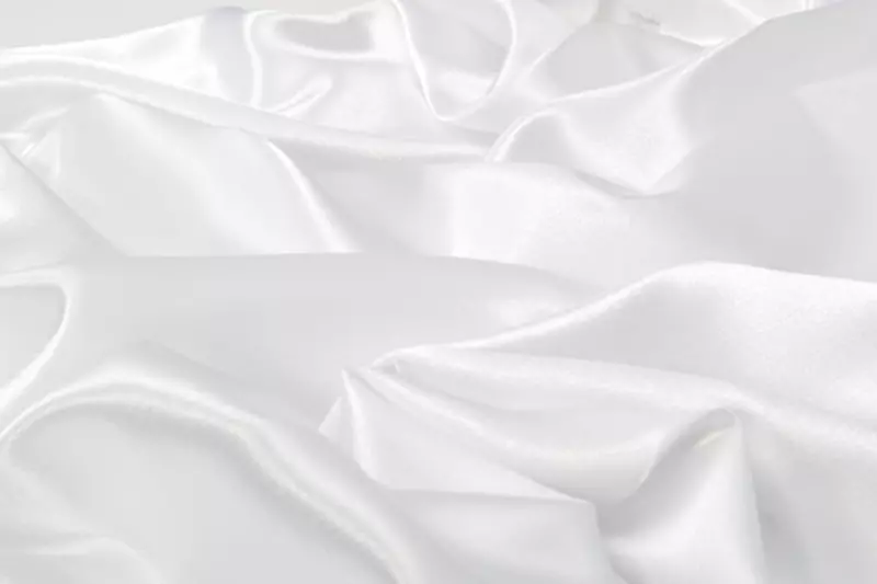 白色绸缎