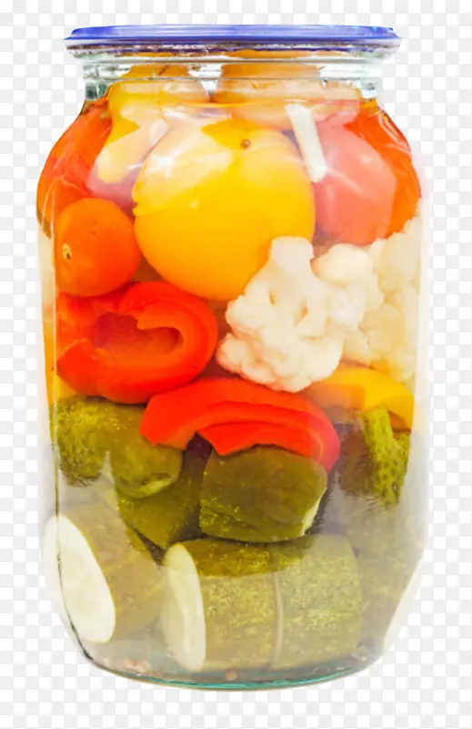 装满混合腌制蔬菜的透明广口瓶实