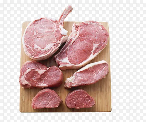 菜板上的新鲜牛肉食材