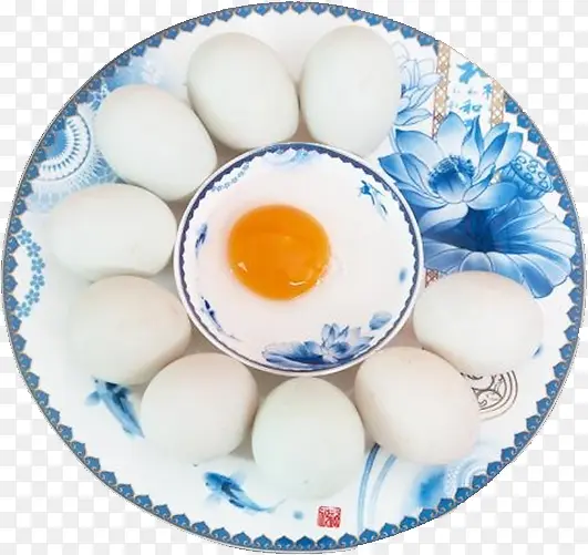蓝色青花瓷盘装土鸭蛋蛋黄