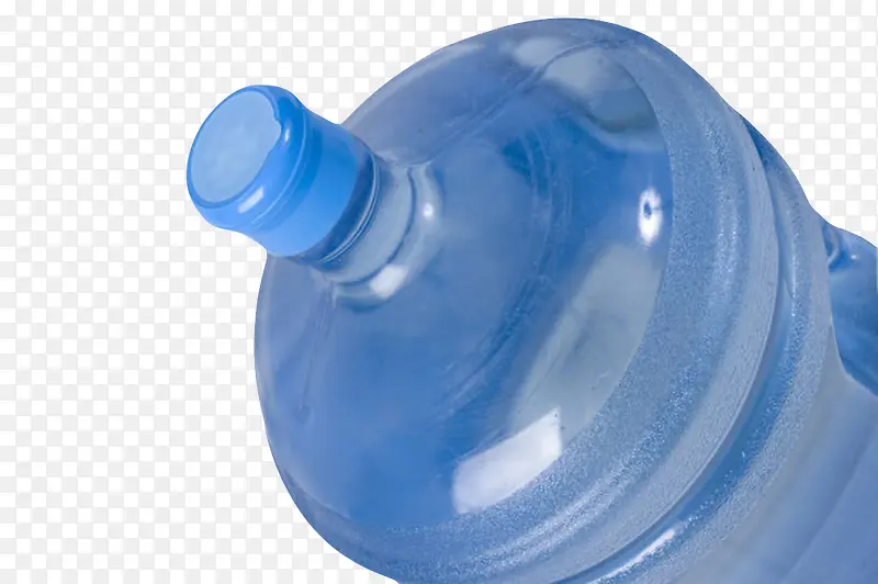 透明解渴蓝色家庭装倾斜的塑料瓶