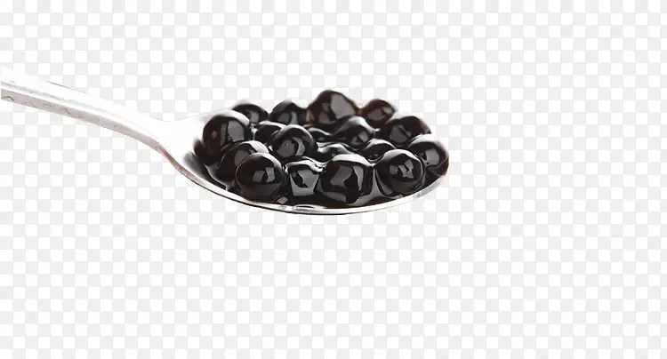 勺子里满满的黑色珍珠豆