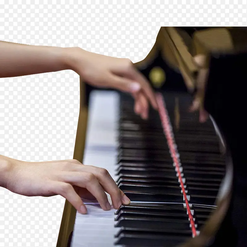 优雅的弹钢琴的双手