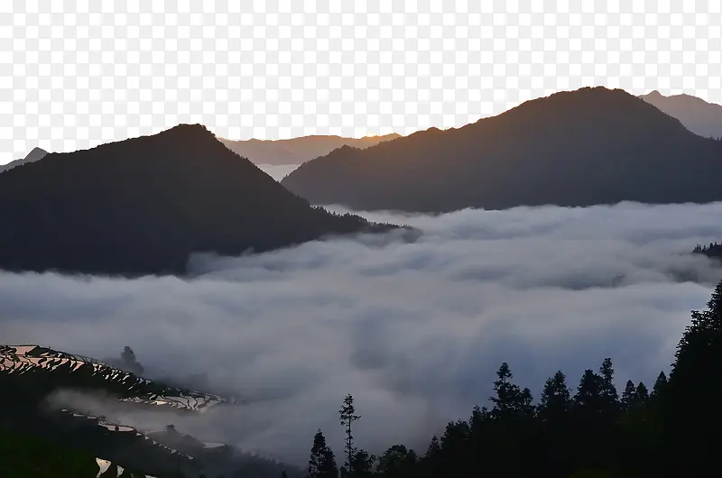 大雾弥漫的加榜梯田峡谷