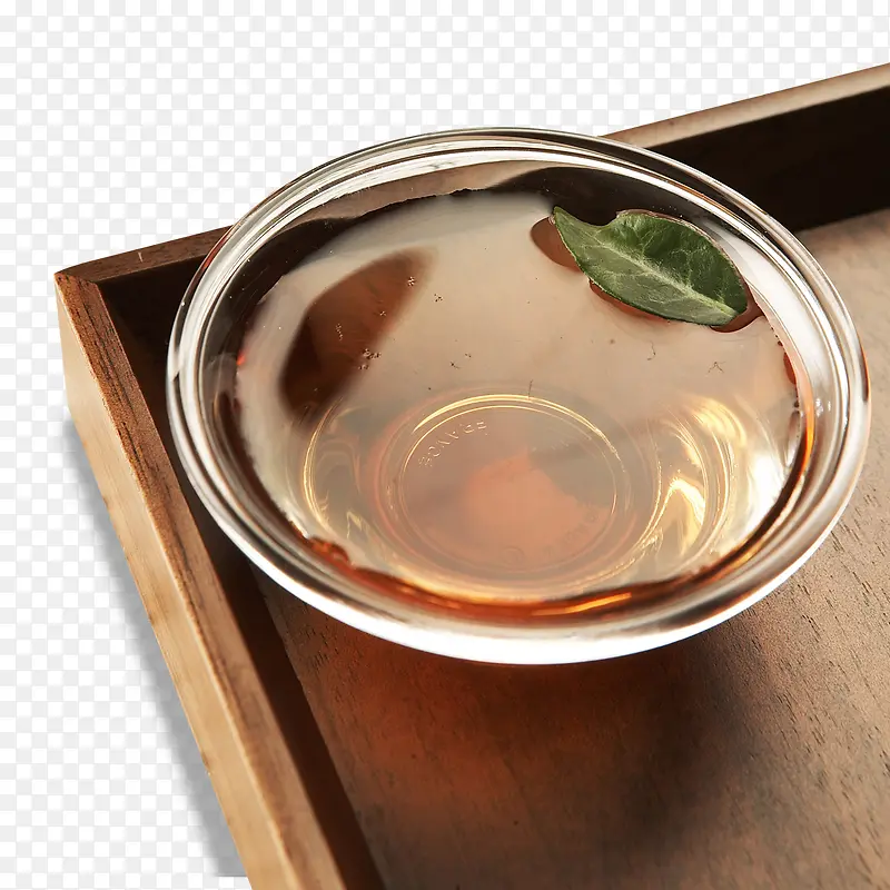 透明玻璃的茶水碗