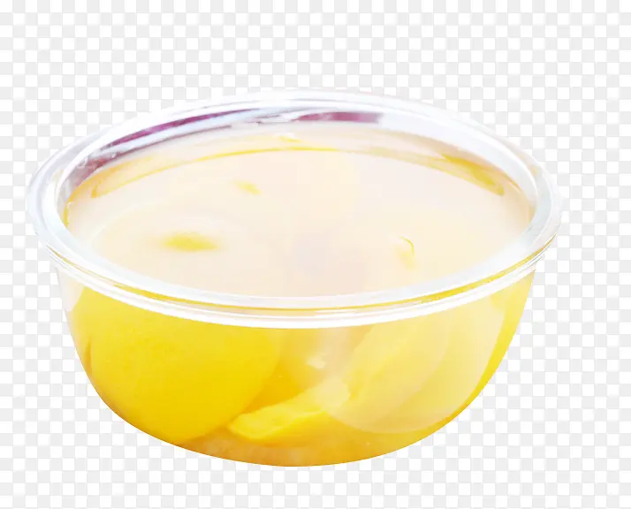 玻璃碗里的柠檬水